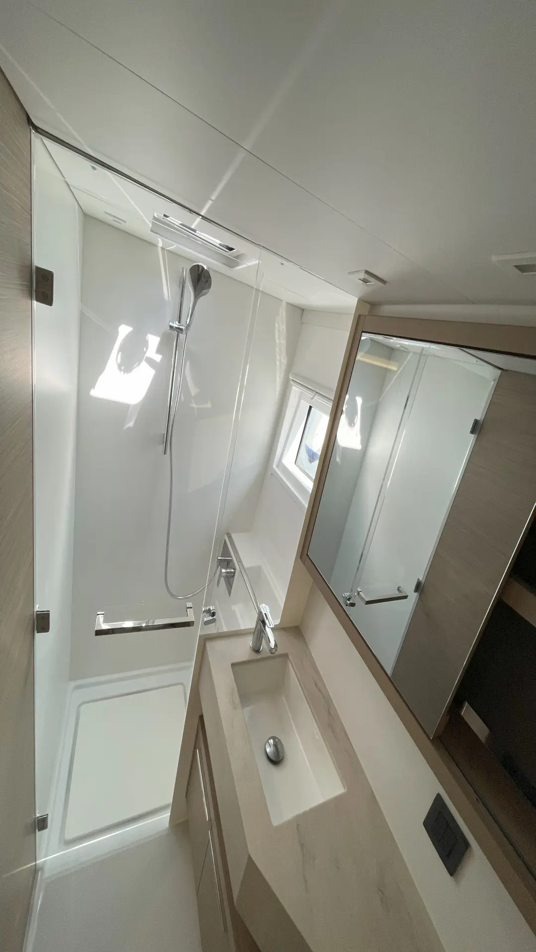 Thumbnail von Лагуна 46 ASTRAEUS