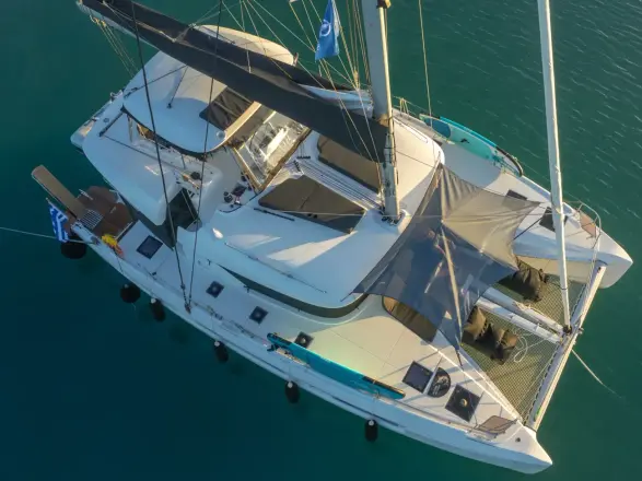 Lagoon 51 AEGEUS (A/C, Gen, W.Maker, cockpit de teca, luces subacuáticas)