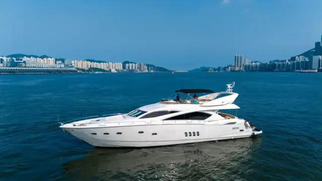 Sunseeker 82 Yacht