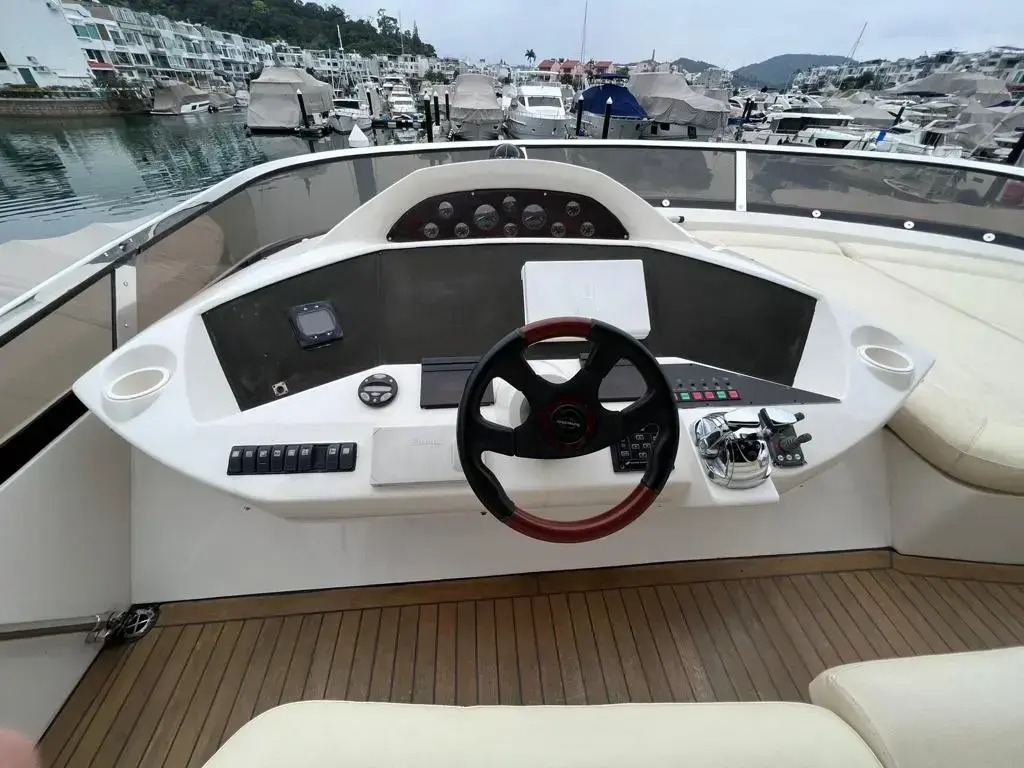 Thumbnail von Sunseeker 82 Yacht