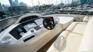 Thumbnail von Sunseeker 82 Yacht