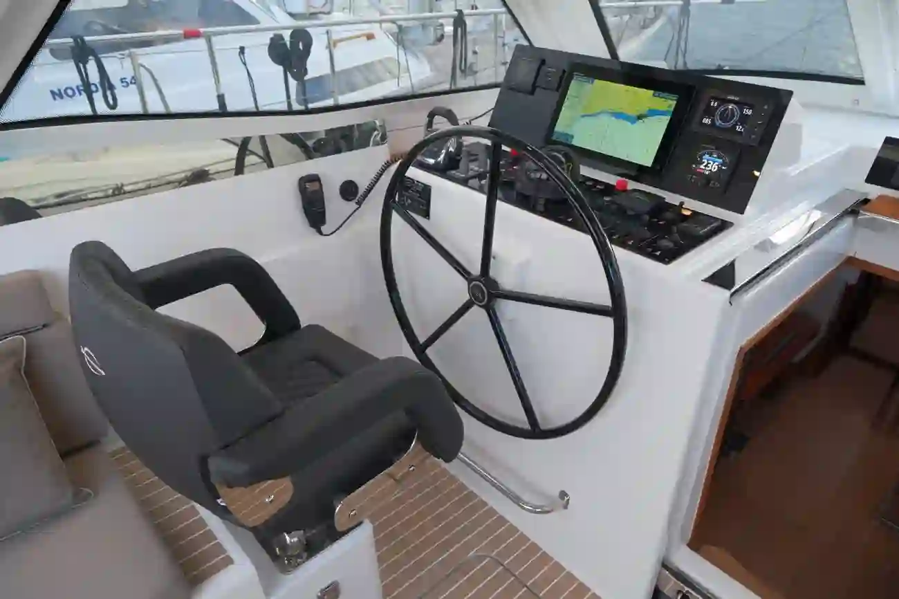 Thumbnail von Amel 50