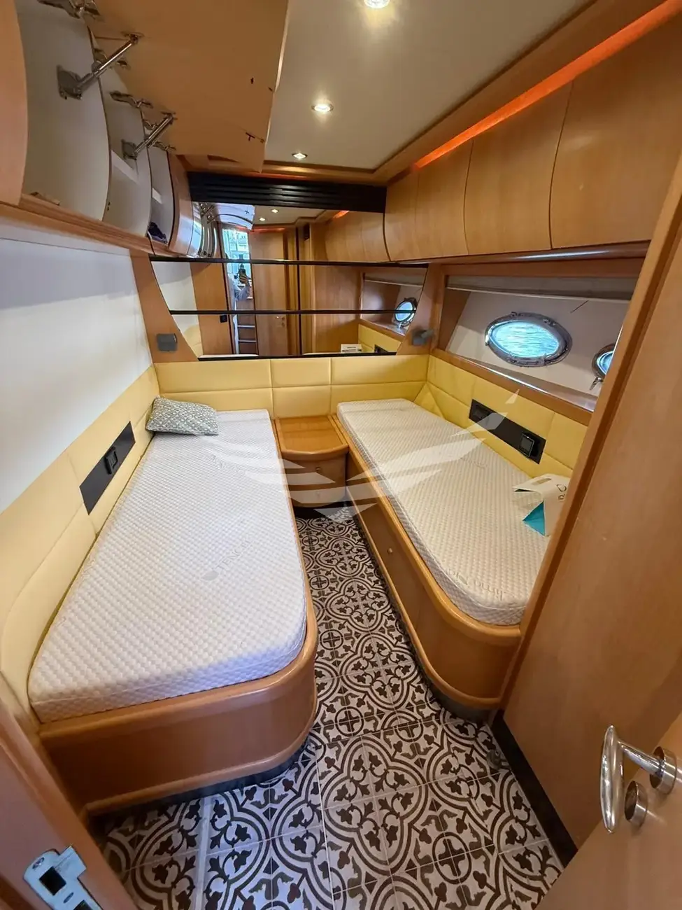 Thumbnail von Pershing 76