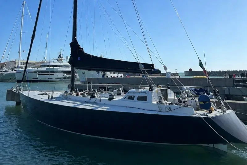 Tender 850 German Frers 18