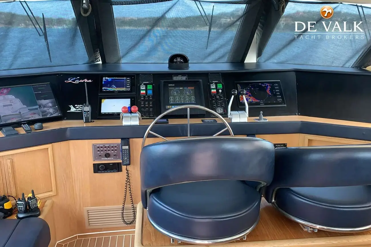 Thumbnail von Hatteras 65 Convertible