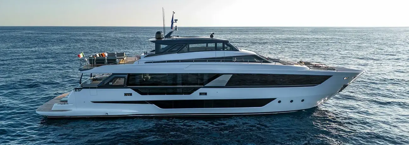 Ferretti Yachts 1000 Skydeck