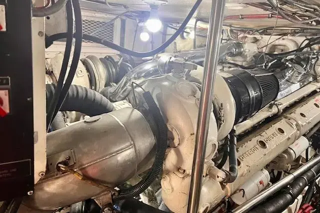 Thumbnail von Hatteras 65 Convertible ABUELO