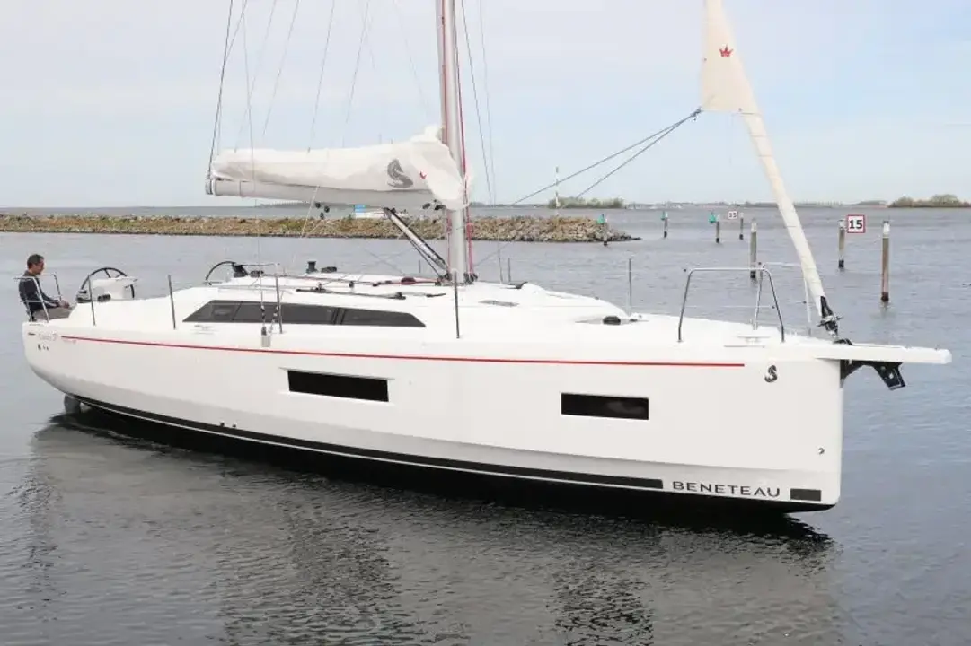 Beneteau Oceanis 37.1