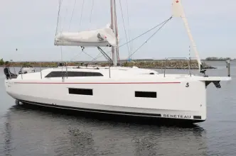 Thumbnail von Beneteau Oceanis 37.1