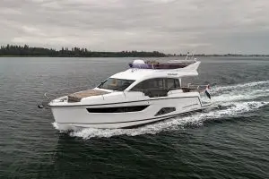 Thumbnail von Sealine F430