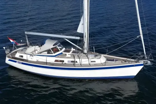 Hallberg-Rassy 37