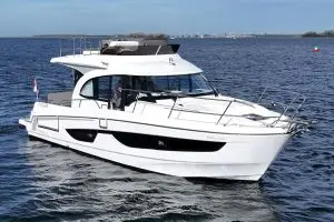 Thumbnail von Beneteau Antares 11 Fly