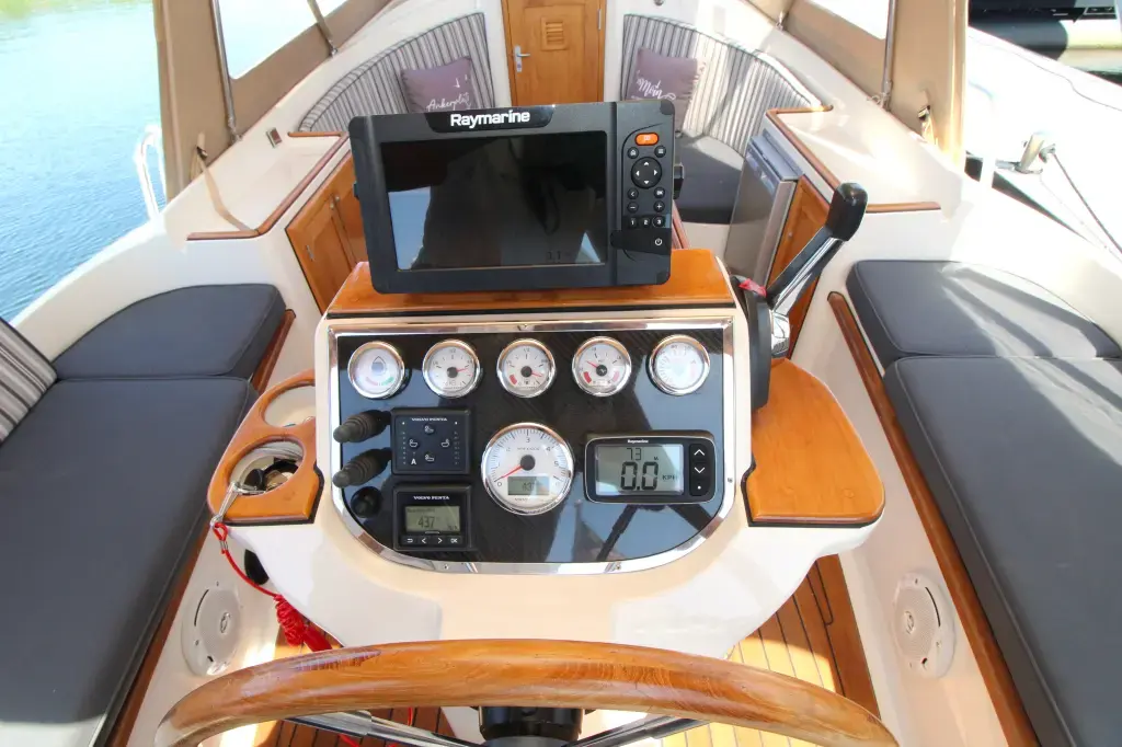 Thumbnail von Intercruiser 27 Cabin