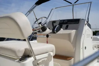 Thumbnail von Boston Whaler 210 Montauk