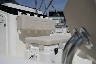 Thumbnail von Boston Whaler 210 Montauk