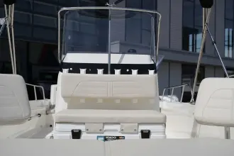 Thumbnail von Boston Whaler 210 Montauk