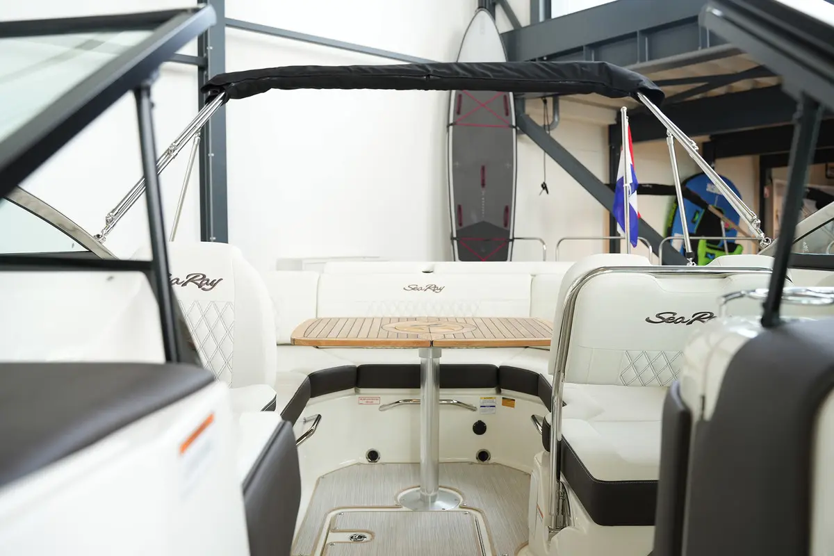 Thumbnail von Sea Ray SLX 250