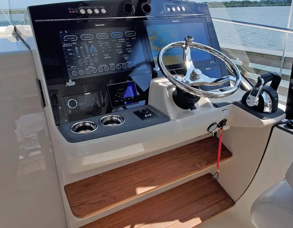 Thumbnail von Boston Whaler 405 Conquest