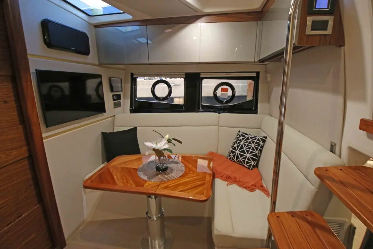 Thumbnail von Boston Whaler 405 Conquest