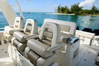 Thumbnail von Boston Whaler 420 Outrage