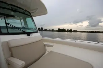 Thumbnail von Boston Whaler 330 Outrage