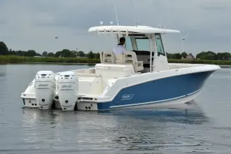 Thumbnail von Boston Whaler 330 Outrage