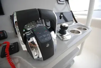 Thumbnail von Boston Whaler 330 Outrage