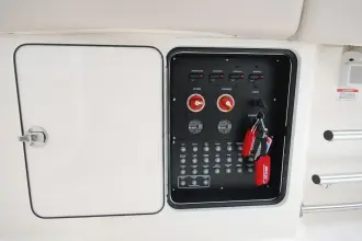 Thumbnail von Boston Whaler 330 Outrage