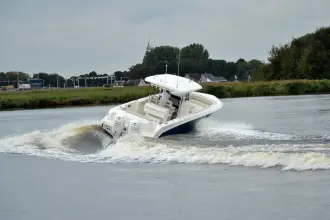 Thumbnail von Boston Whaler 330 Outrage