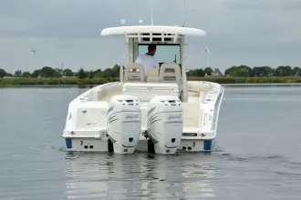 Thumbnail von Boston Whaler 330 Outrage