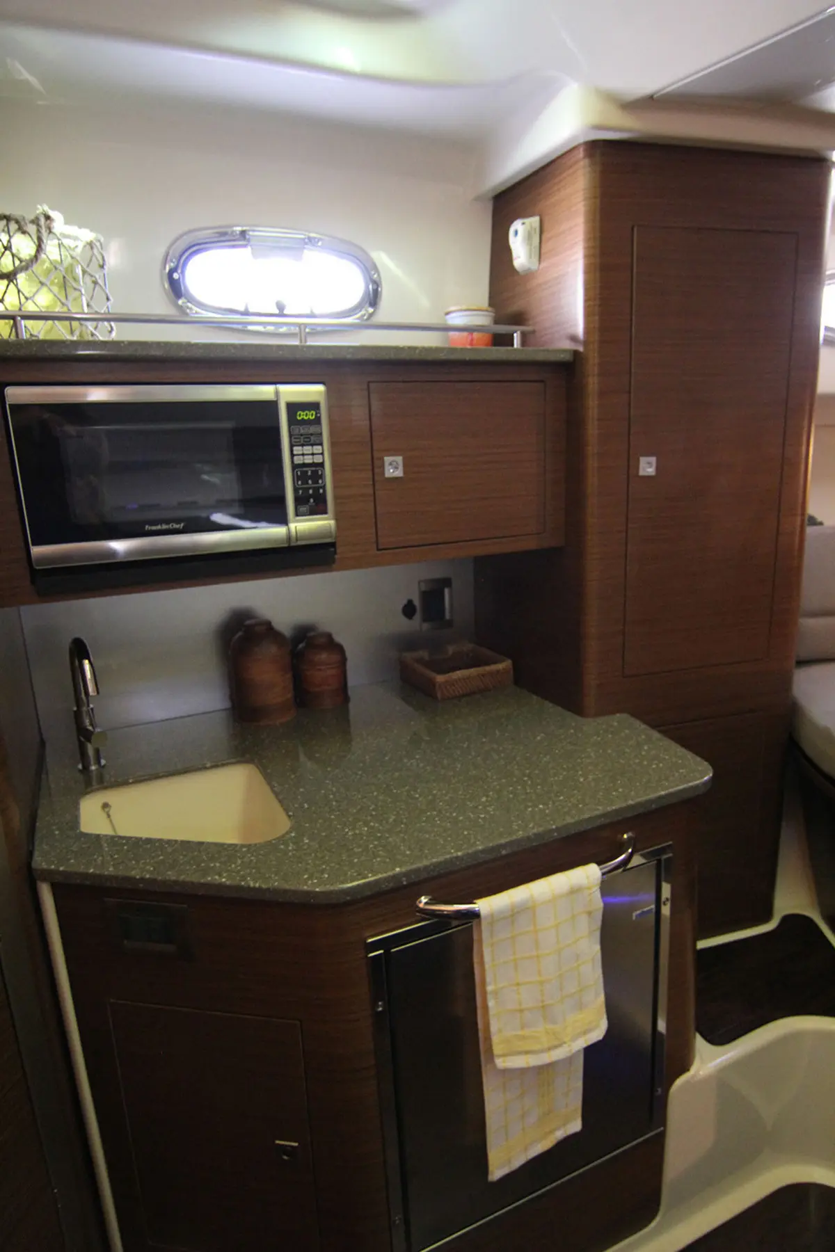 Thumbnail von Boston Whaler 345 Conquest