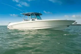 Thumbnail von Boston Whaler 380 Outrage