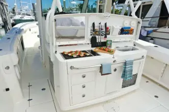 Thumbnail von Boston Whaler 380 Outrage