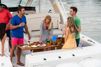 Thumbnail von Boston Whaler 380 Realm