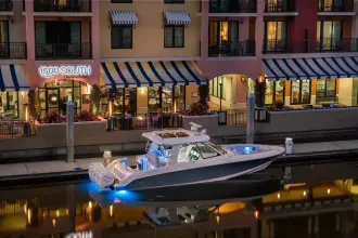 Thumbnail von Boston Whaler 380 Realm