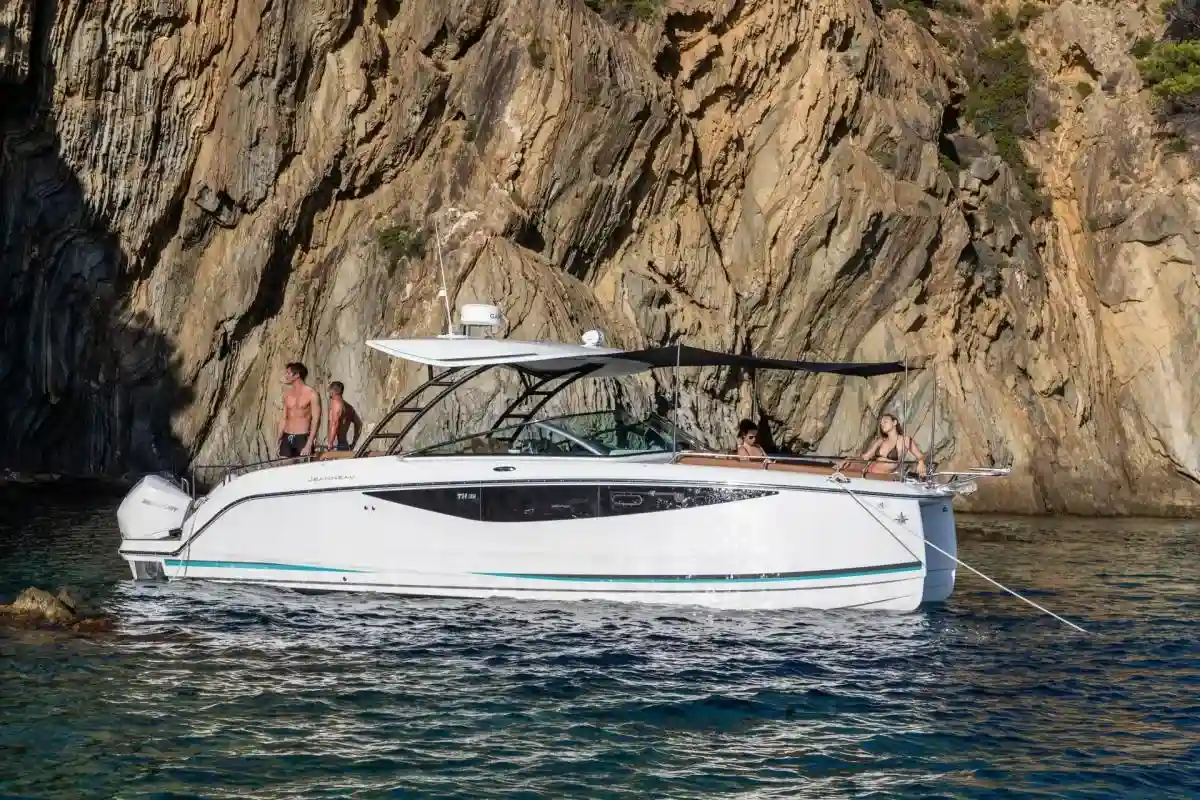 Jeanneau TH33 Twin-Hull