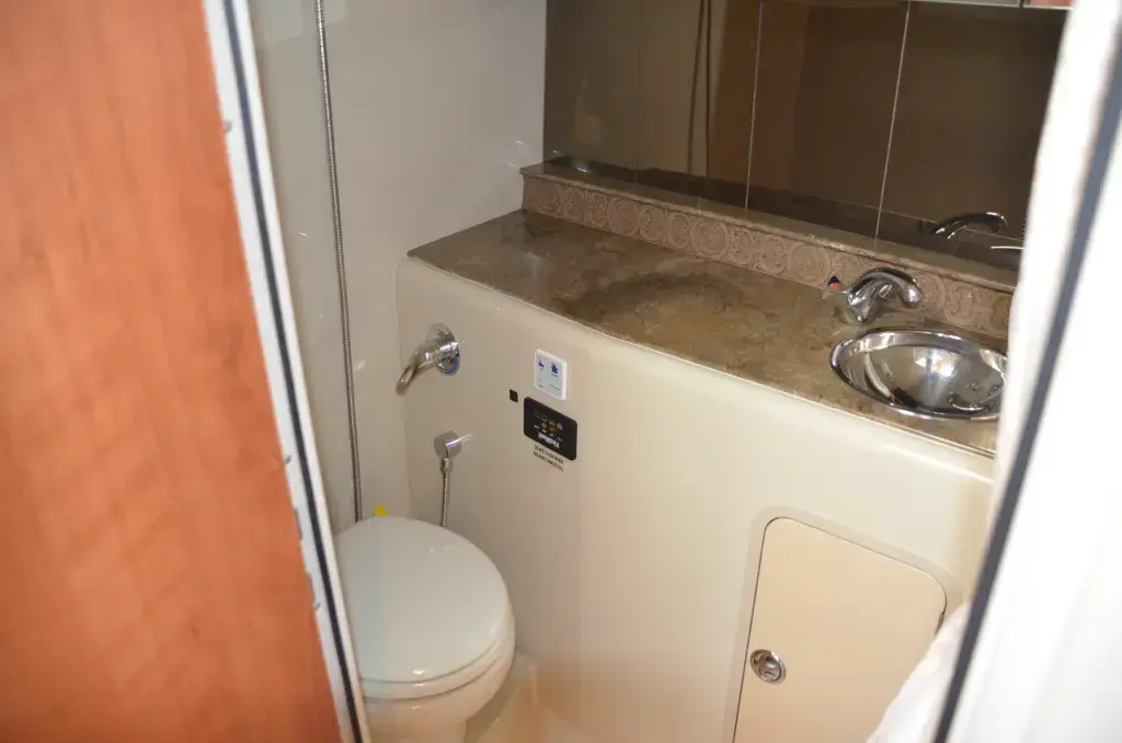 Thumbnail von Cruisers Yachts 330 Express