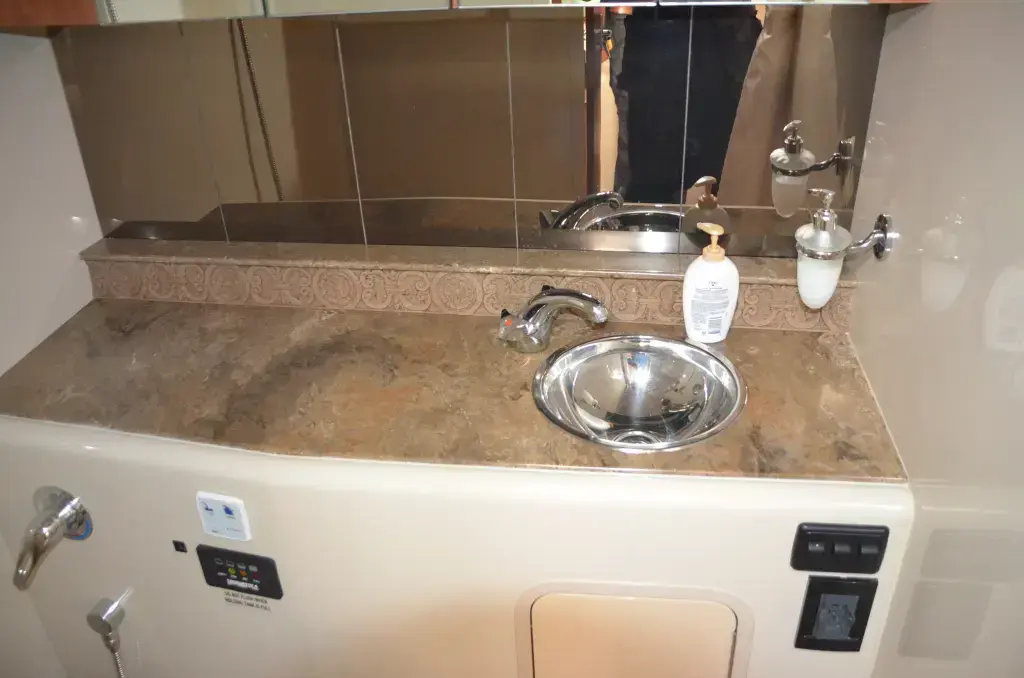 Thumbnail von Cruisers Yachts 330 Express