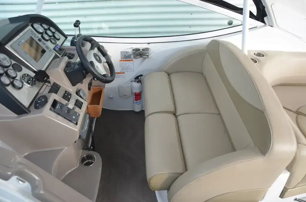 Thumbnail von Cruisers Yachts 330 Express