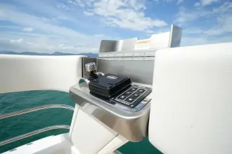 Thumbnail von Riviera 78 Enclosed Bridge