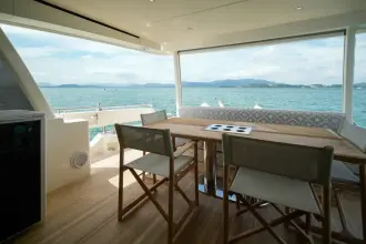 Thumbnail von Riviera 78 Enclosed Bridge