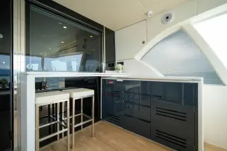 Thumbnail von Riviera 78 Enclosed Bridge