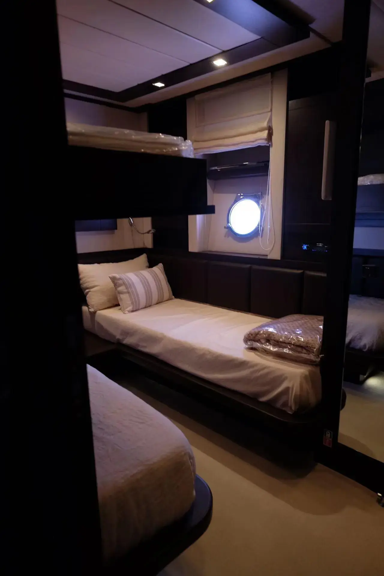 Thumbnail von Azimut 86s