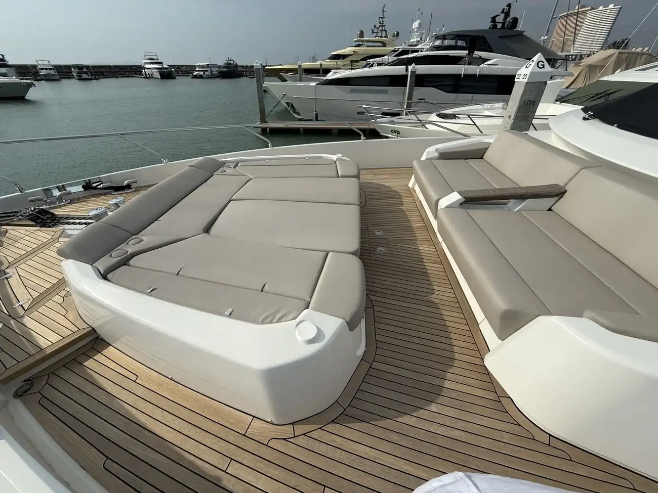Thumbnail von Ferretti Yachts 860