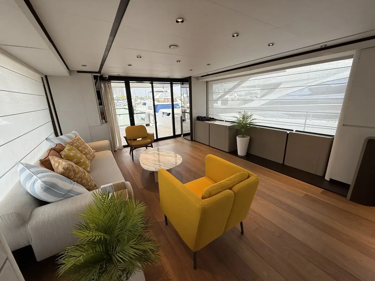 Thumbnail von Ferretti Yachts 860