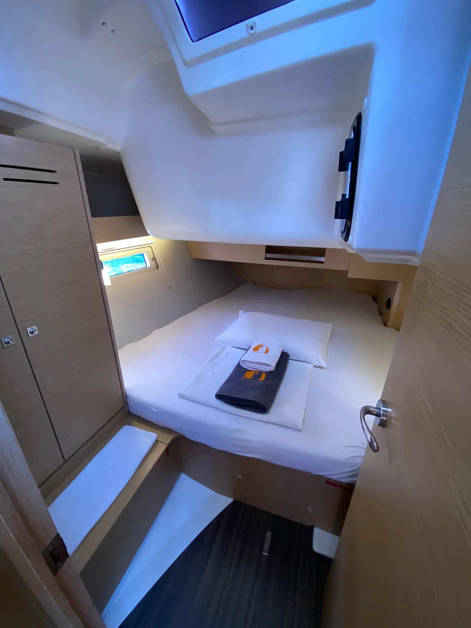 Thumbnail von Dufour 390 Paris