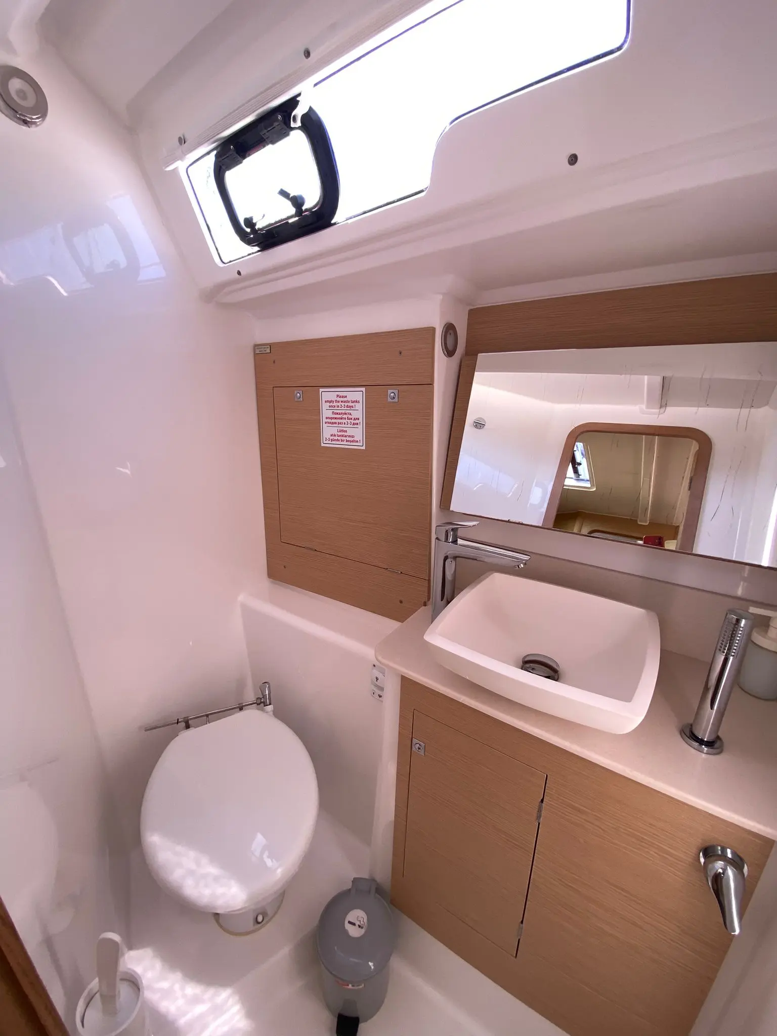 Thumbnail von Dufour 390 Paris