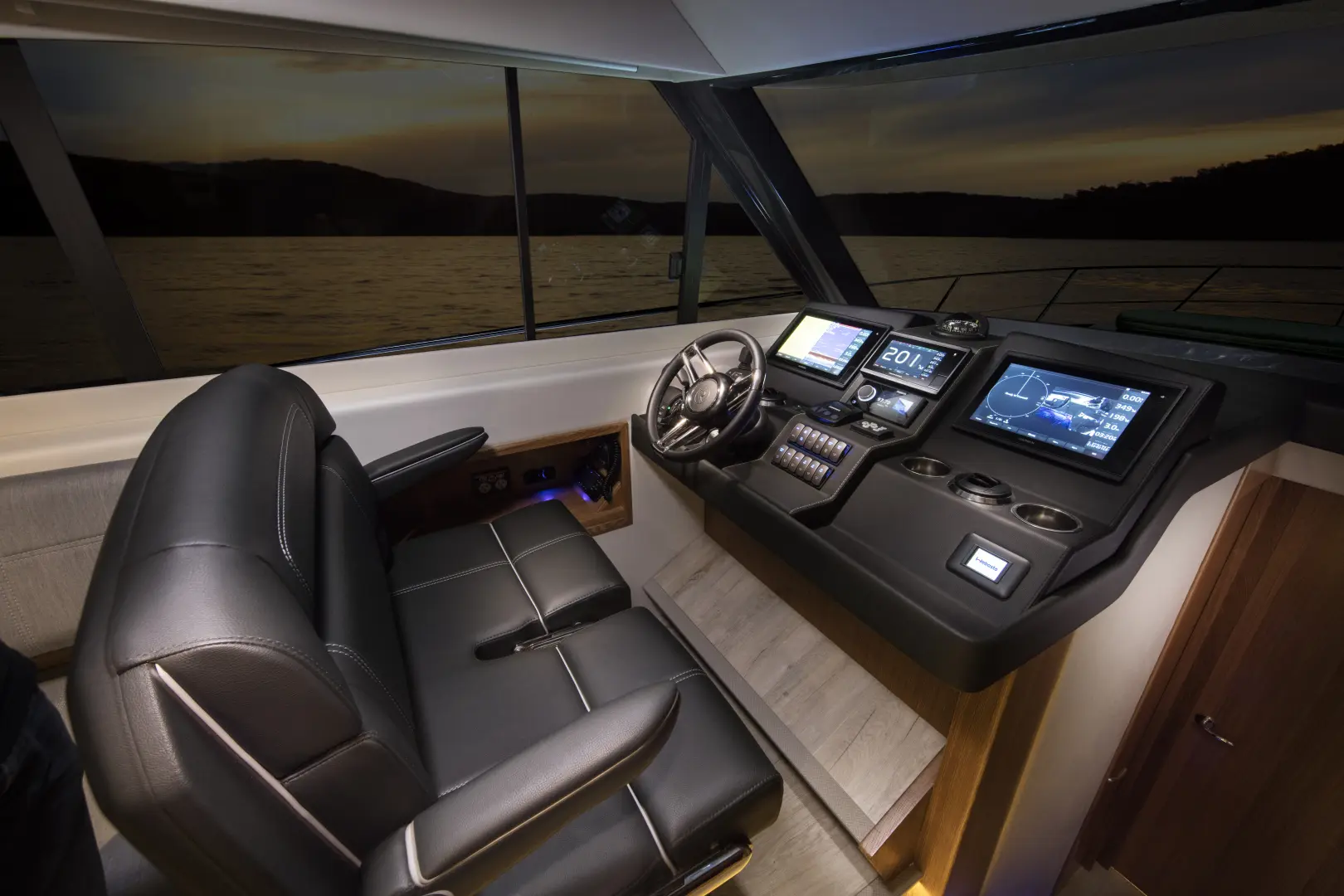 Thumbnail von Riviera 395 Suv