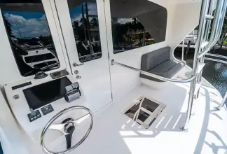 Thumbnail von Viking 74 Enclosed Bridge Knot Racing