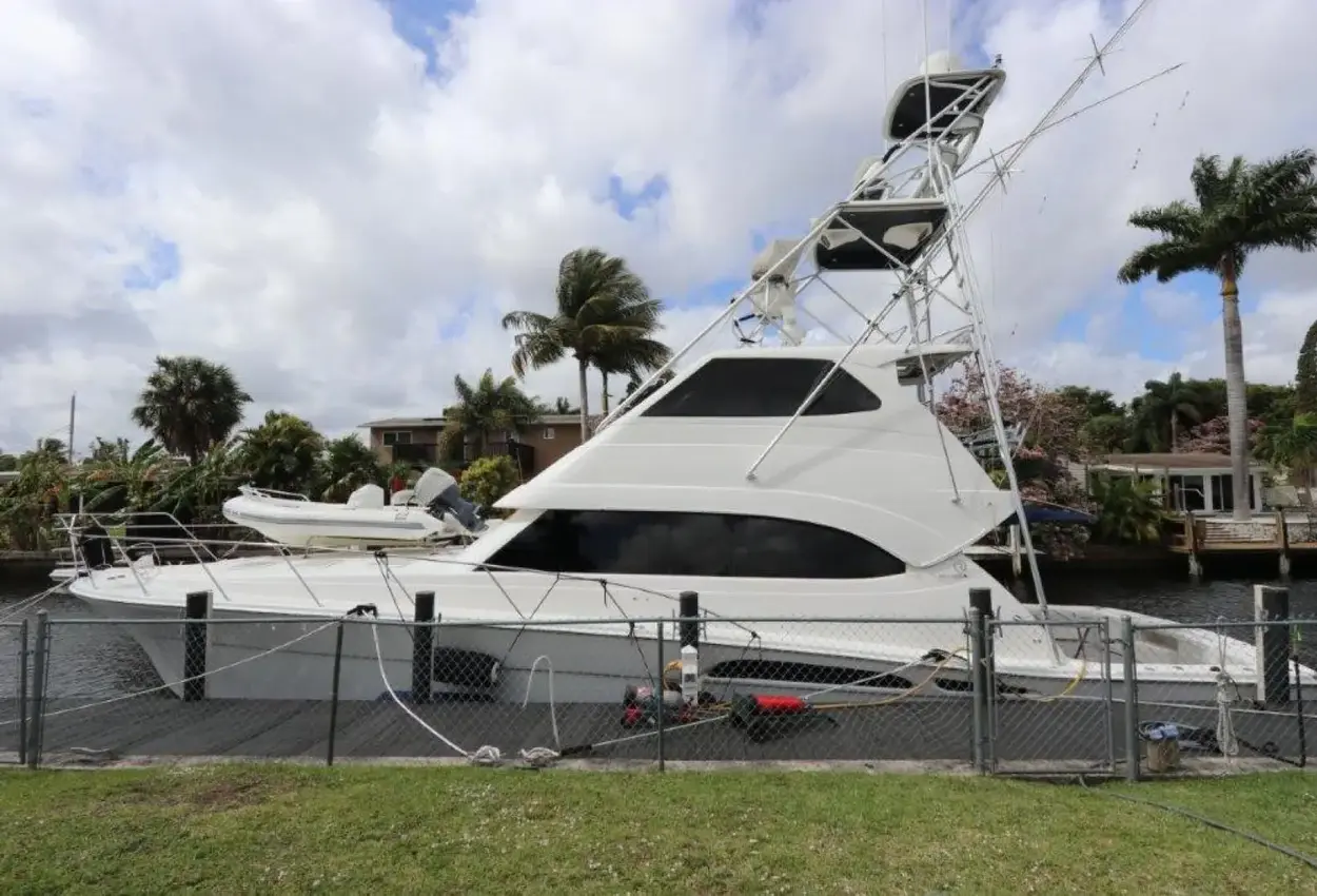 Thumbnail von Riviera 	Enclosed Flybridge 62